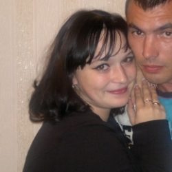 Семейная пара ищет девушку би или лесби для секса с женщиной в Москве.